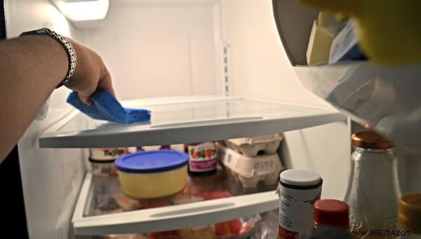 10 Proven Ways to Use White Vinegar for Cleaning and Household Hacks