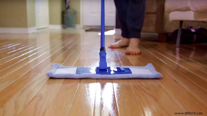 The Ultimate DIY Laminate Floor Cleaner: Natural, Streak-Free, and Safe for Families