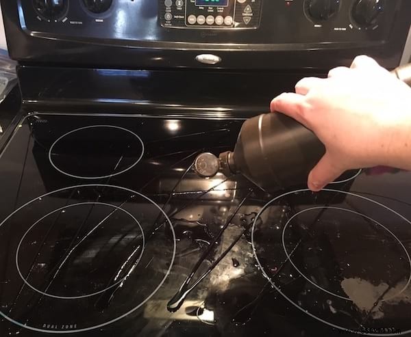 Shine Your Electric Hob in Just 2 Minutes: A Proven Natural Cleaning Hack