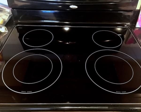 Shine Your Electric Hob in Just 2 Minutes: A Proven Natural Cleaning Hack