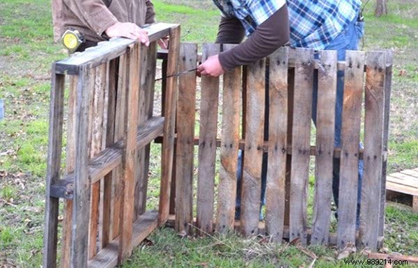Build a Durable Compost Bin from Free Pallets in Just 10 Minutes – No Tools Required