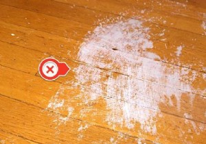 How to Effortlessly Remove Paint Stains from Wooden Floors with Terre de Sommières