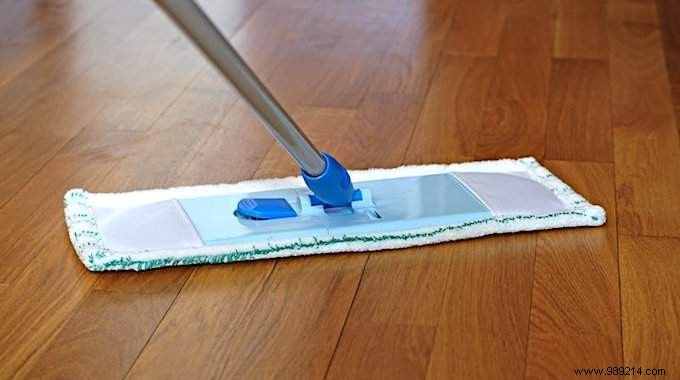 How to Clean Laminate Floors Streak-Free Like a Pro: Expert Tips
