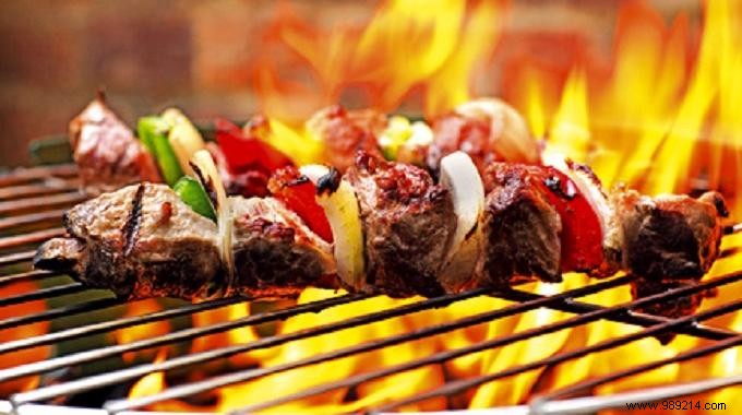 Quickly Tame BBQ Flare-Ups in Seconds with a Simple Baking Soda Trick