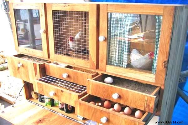 25 Ingenious DIY Chicken Coop Ideas Using Recycled Materials