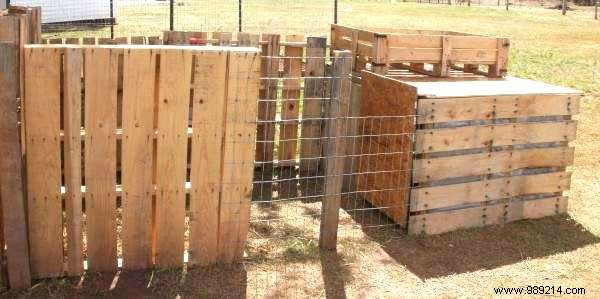 25 Ingenious DIY Chicken Coop Ideas Using Recycled Materials