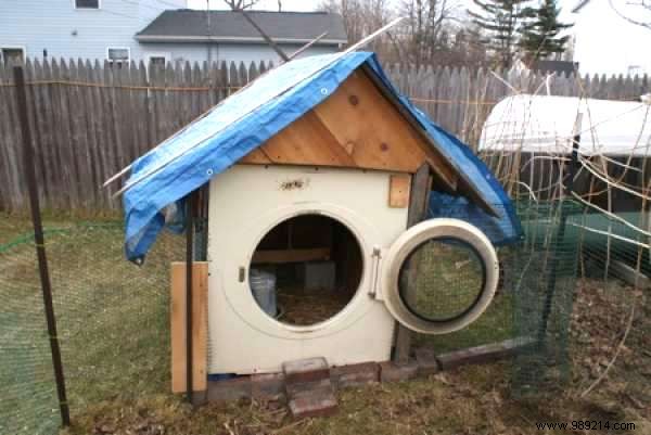 25 Ingenious DIY Chicken Coop Ideas Using Recycled Materials