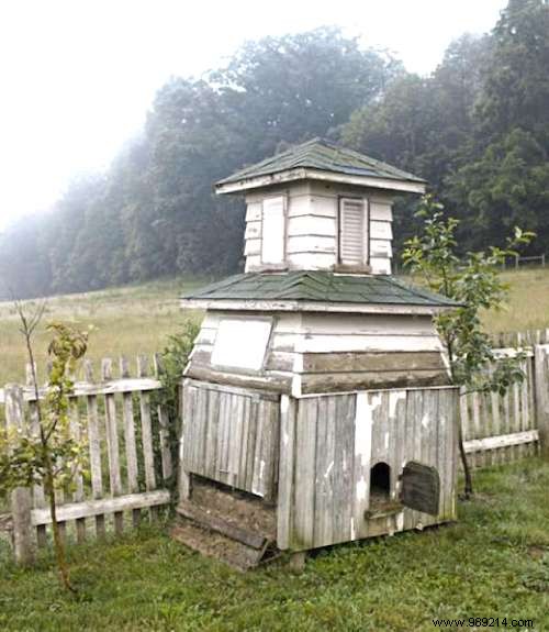 25 Ingenious DIY Chicken Coop Ideas Using Recycled Materials