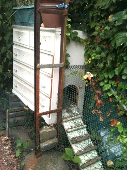 25 Ingenious DIY Chicken Coop Ideas Using Recycled Materials