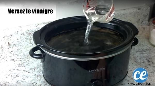 Effortless Self-Cleaning Hack for Slow Cookers: Baking Soda and Vinegar Method