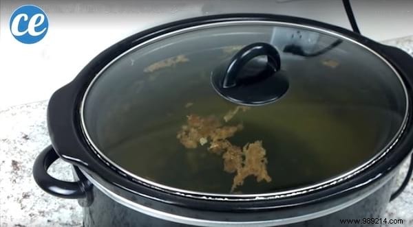 Effortless Self-Cleaning Hack for Slow Cookers: Baking Soda and Vinegar Method