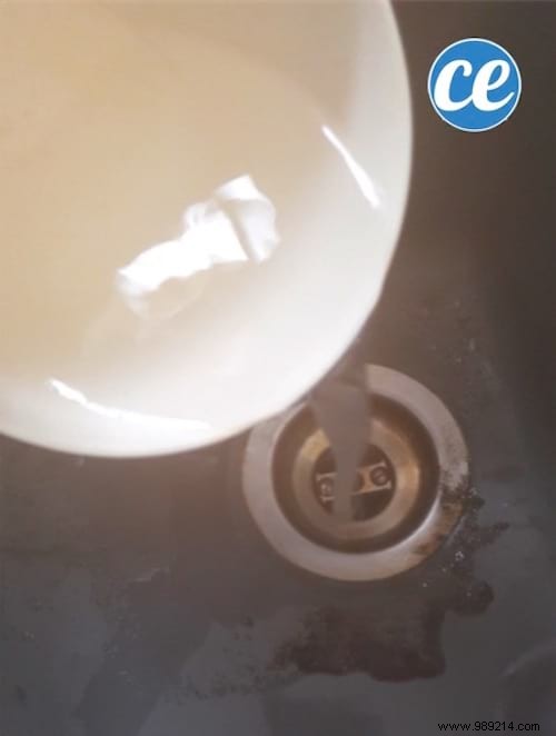 Eliminate Sink Odors Naturally: Coffee Grounds and Boiling Water Trick