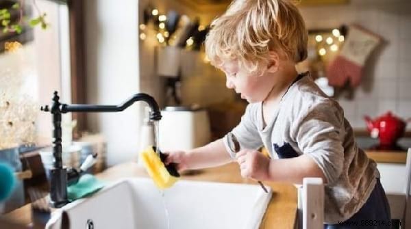 Top 10 Proven Life Hacks: Natural Anti-Hair Loss Shampoo, Dark Spot Remedies, and Tights Recycling Ideas