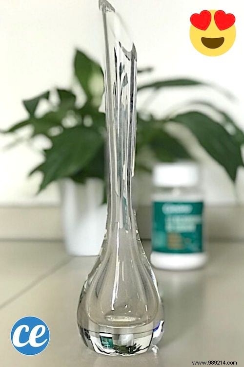 Effortless Baking Soda Trick for Cleaning Narrow-Neck Vases