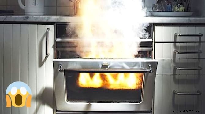 4 Proven White Vinegar Tricks to Banish Kitchen Odors Naturally