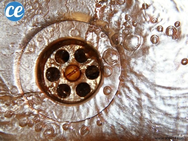 17 Proven White Vinegar Uses: The Ultimate Natural Cleaner for Home, Laundry, and Garden