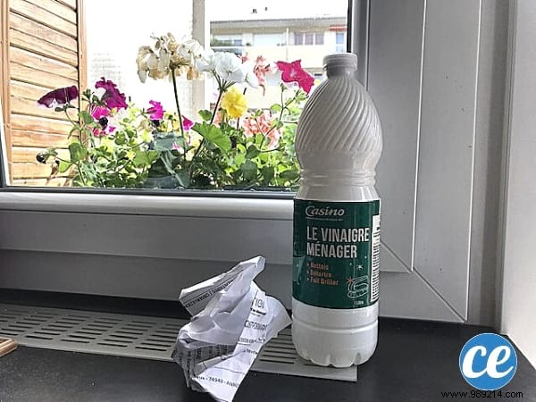 17 Proven White Vinegar Uses: The Ultimate Natural Cleaner for Home, Laundry, and Garden