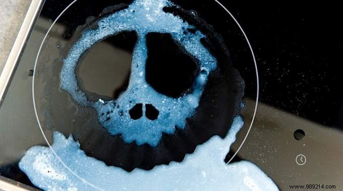 Effortless Vinegar Trick to Remove Burnt Milk from Your Hob—No Scrubbing Needed