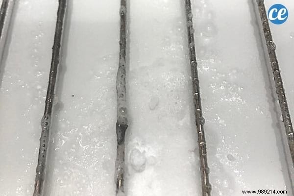 Effortless Oven Rack Cleaning: Baking Soda and Vinegar Method