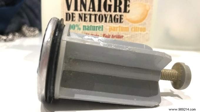 How to Fix a Leaky Sink or Bathtub Stopper: A Plumber s Proven DIY Trick