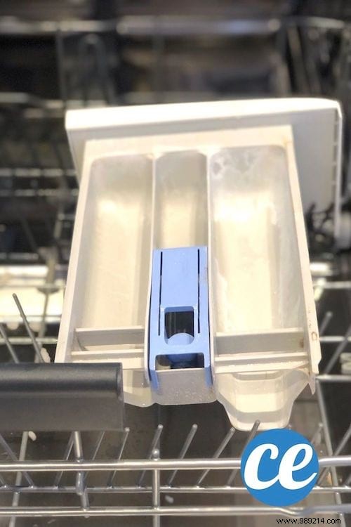 How to Clean a Clogged Washing Machine Detergent Drawer Without Scrubbing