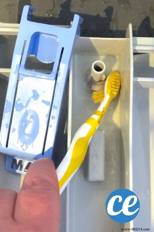 How to Clean a Clogged Washing Machine Detergent Drawer Without Scrubbing