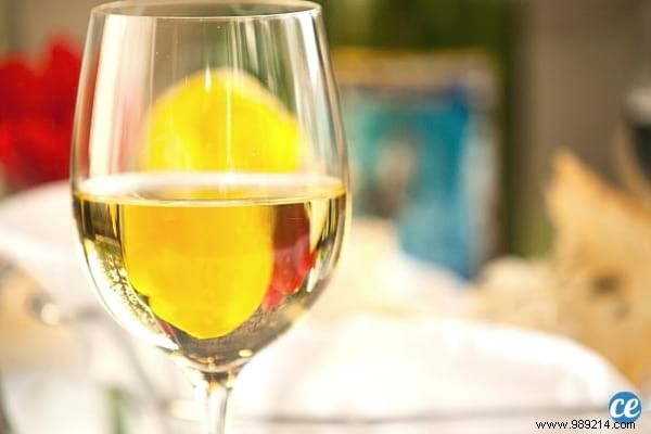 7 Proven Natural Methods to Remove Stains from Tablecloths Effortlessly