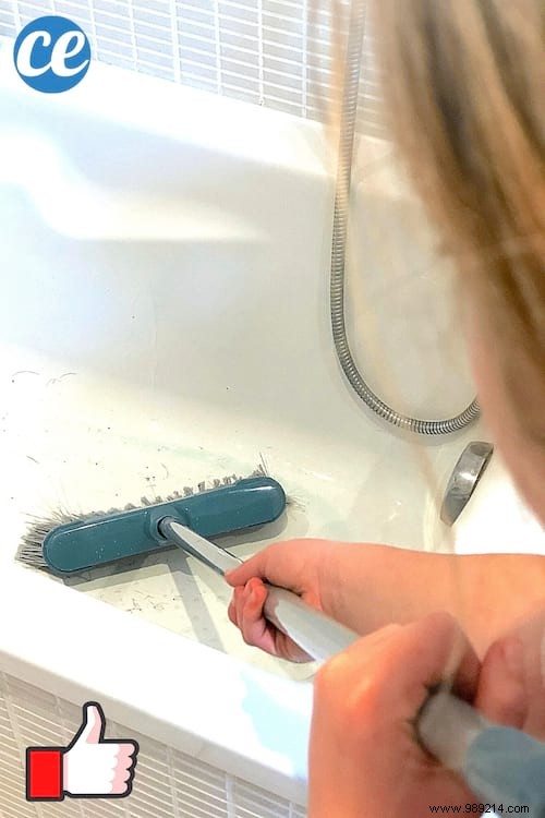 My Proven No-Bend Bathtub Cleaning Hack: Broom and Dish Soap