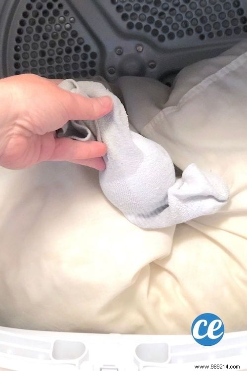 How to Naturally Whiten Yellowed Pillows Without Bleach: A Proven Home Method