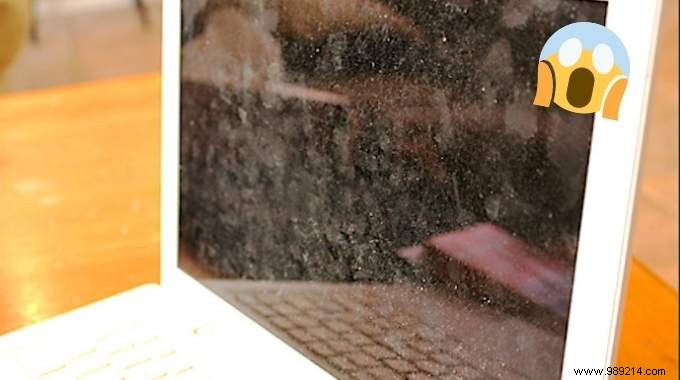 Clean Your Computer Screen Streak-Free in 1 Minute: Expert Vinegar Method