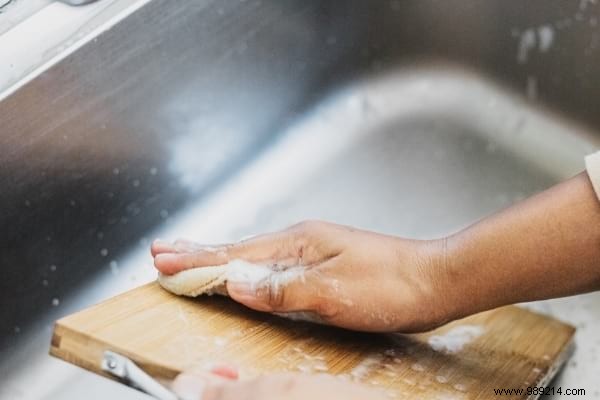 22 Proven White Vinegar Cleaning Hacks for a Spotless Home