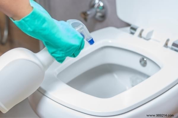 22 Proven White Vinegar Cleaning Hacks for a Spotless Home