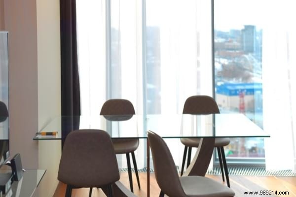 5 Expert Ways to Clean Glass Tables Streak-Free Using Natural Methods