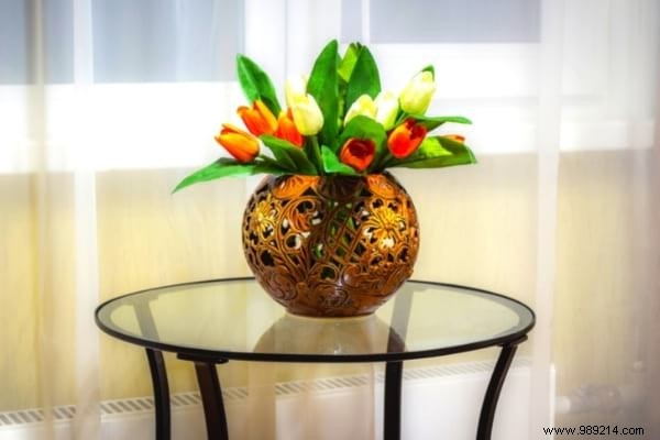 5 Expert Ways to Clean Glass Tables Streak-Free Using Natural Methods