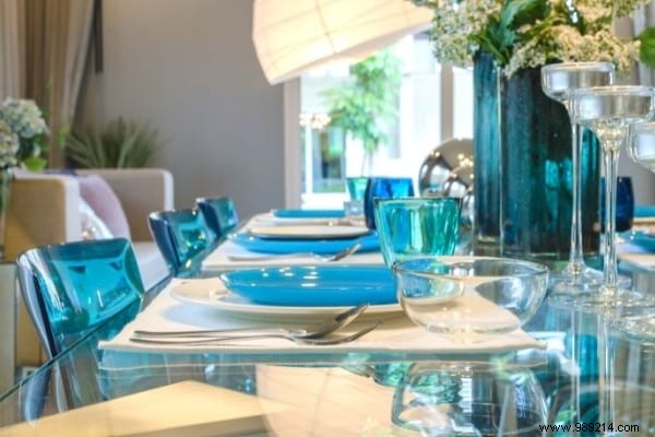 5 Expert Ways to Clean Glass Tables Streak-Free Using Natural Methods