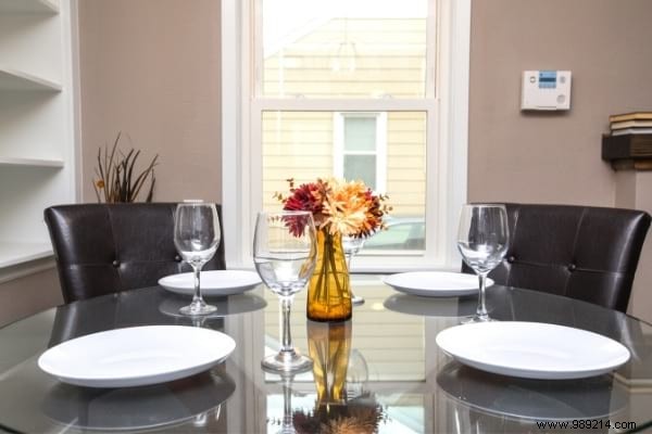 5 Expert Ways to Clean Glass Tables Streak-Free Using Natural Methods