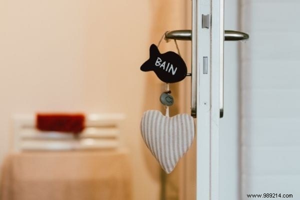 8 Proven Tips to Eliminate Humidity in a Windowless Bathroom