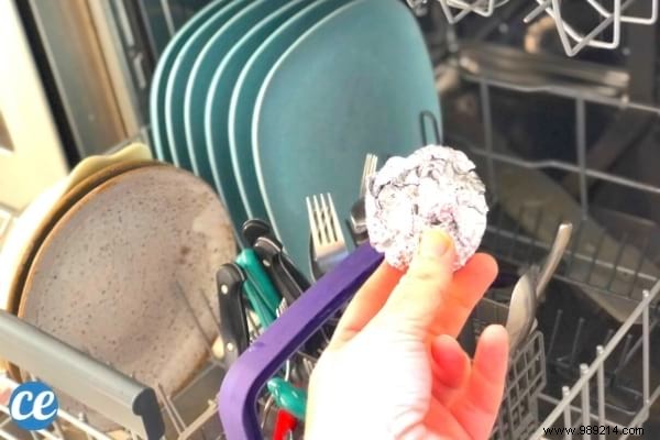 Revive Dull Cutlery Effortlessly: The Aluminum Foil Trick for Sparkling Dishwasher Results