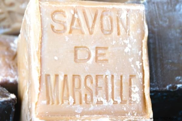 9 Proven Natural Methods to Wash Clothes Without Detergent – Eco-Friendly Expert Tips