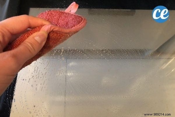 Effortless Overnight Oven Cleaning: A Proven Natural Vinegar Method