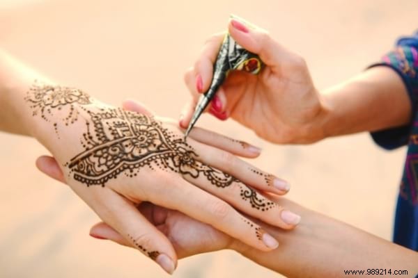 13 Proven Tips to Quickly Remove Henna Stains from Skin and Hair