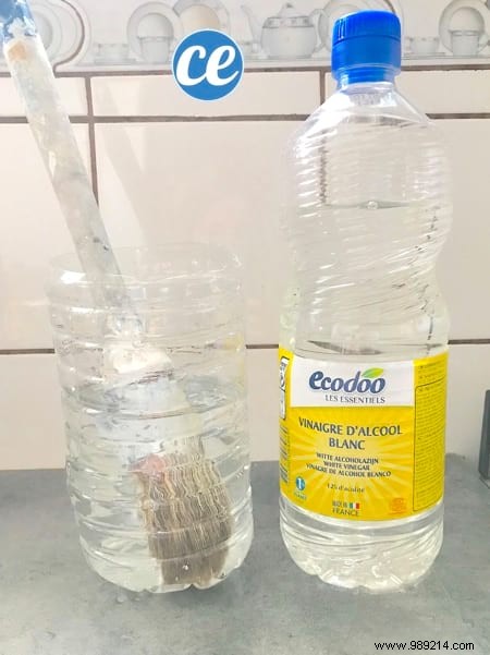 20 Proven White Vinegar Uses: Expert Cleaning Hacks for Home, Garden, and Beauty