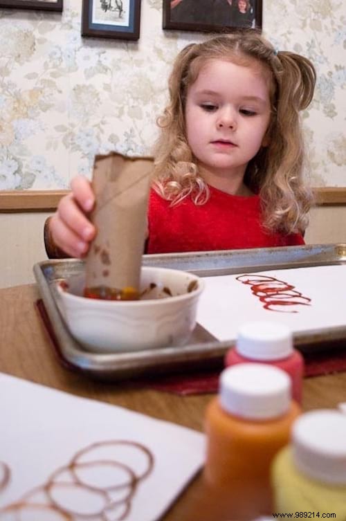 Fun Kids  Craft: DIY Painting Stamps from Toilet Paper Rolls