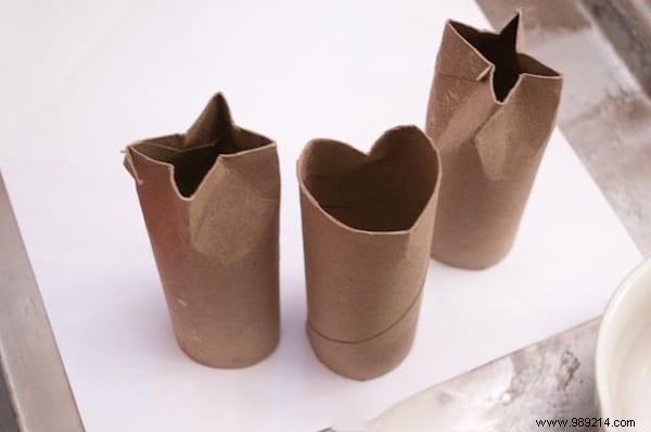 Fun Kids  Craft: DIY Painting Stamps from Toilet Paper Rolls