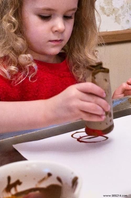Fun Kids  Craft: DIY Painting Stamps from Toilet Paper Rolls
