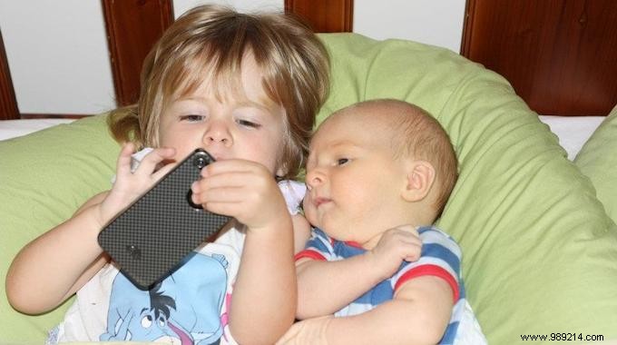 DIY Lego Smartphone Stand: Free, Customizable Holder Kids Love