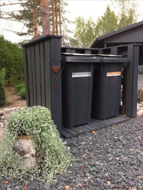 28 Proven DIY Ways to Hide Outdoor Trash Cans and Elevate Your Curb Appeal