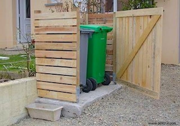 28 Proven DIY Ways to Hide Outdoor Trash Cans and Elevate Your Curb Appeal
