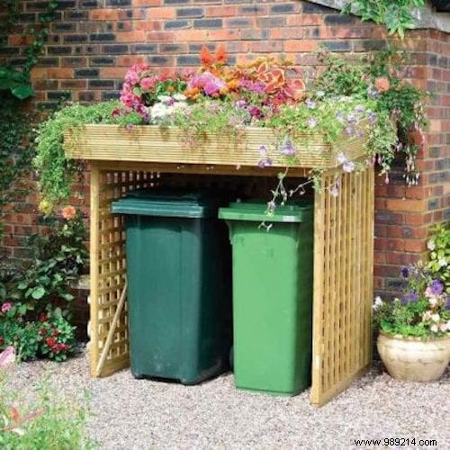 28 Proven DIY Ways to Hide Outdoor Trash Cans and Elevate Your Curb Appeal