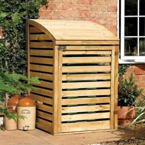 28 Proven DIY Ways to Hide Outdoor Trash Cans and Elevate Your Curb Appeal